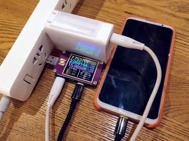 年终好物推荐：一个顶多个，ORICO 100W氮化镓充电器上手实测