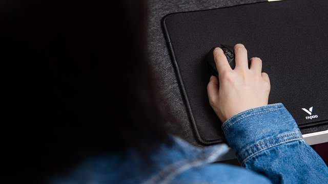 FPS游戏玩家新选择,能甩狙的雷柏V30W无线游戏鼠标