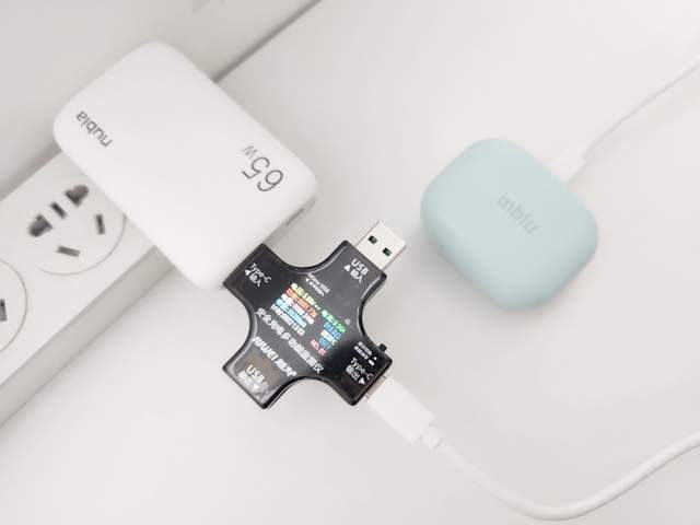 更轻更薄更好用，努比亚大白65W超薄氮化镓充电器评测