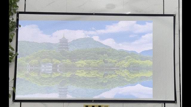 年轻人第一台4K投影仪，Vidda C1与峰米V10，谁能更胜一筹？