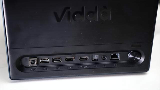 年轻人第一台4K投影仪，Vidda C1与峰米V10，谁能更胜一筹？