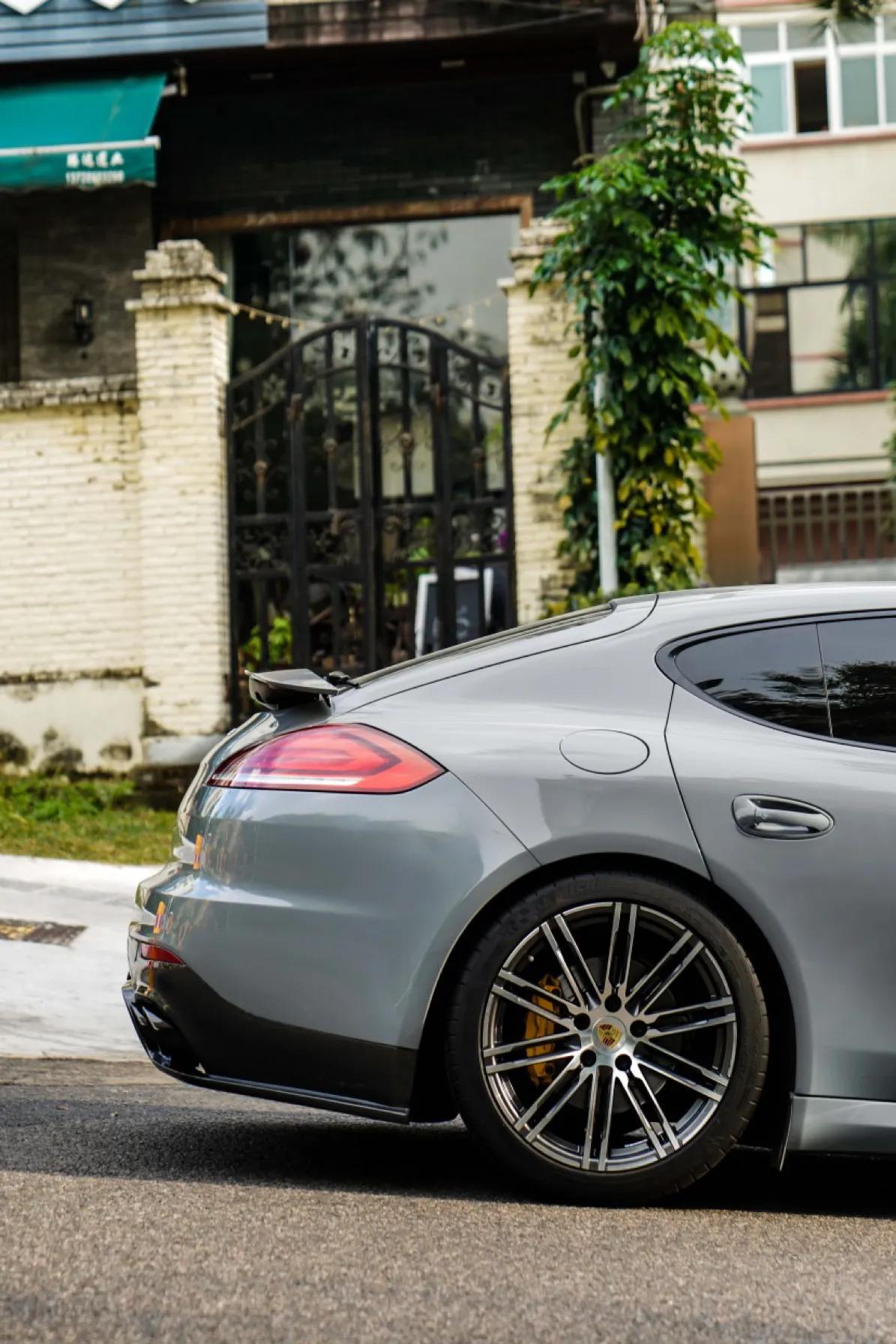 个性化亮黑porsche panameras标 7.亮黑四出尾喉 升级改造