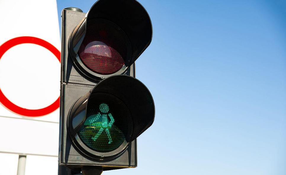 新国标红绿灯来了!让老司机都发蒙,记住这三个口诀,避免扣分