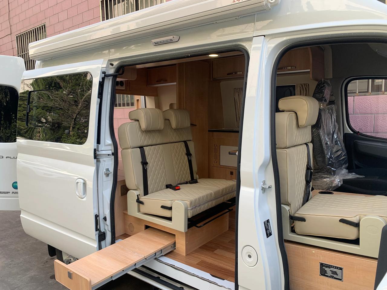 刚下线的v80短轴中顶b型房车,1250x1800超大后横床