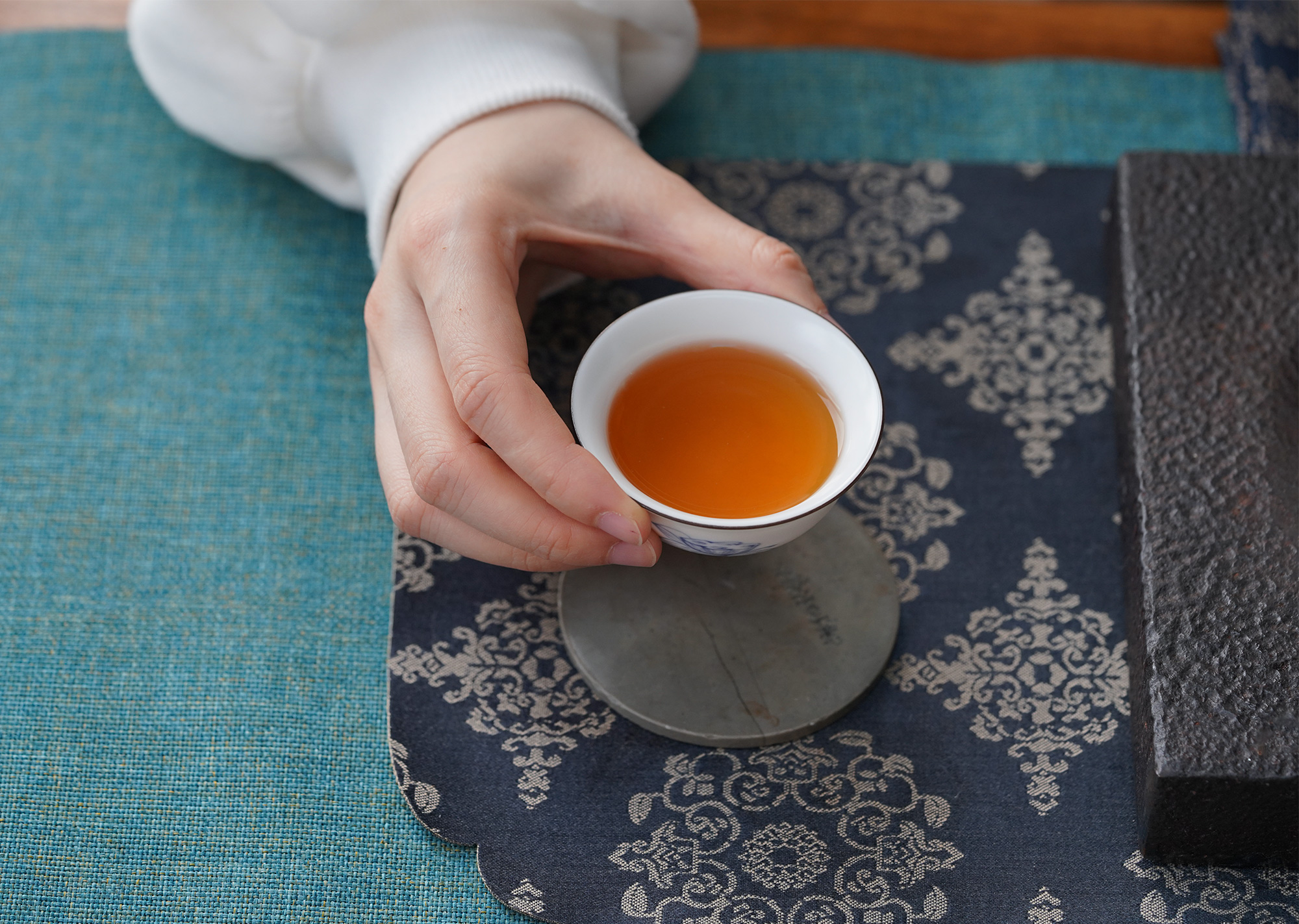 睡眠质量差的人，晚上喝“红茶”行不行？