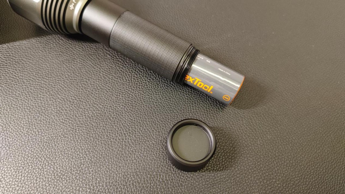 户外出行应急利器，纳拓户外强光手电筒