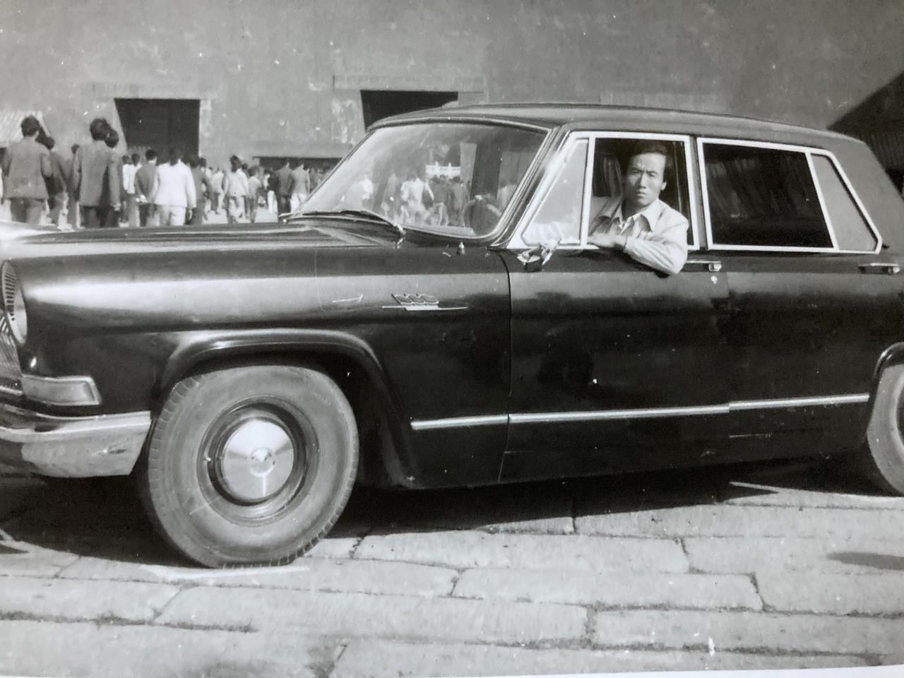 这是我当时与红旗牌轿车合影的照片,至今让我难以忘怀.03-31发布