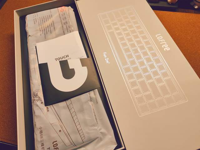 翘起来，更舒适——洛斐小翘三模机械键盘