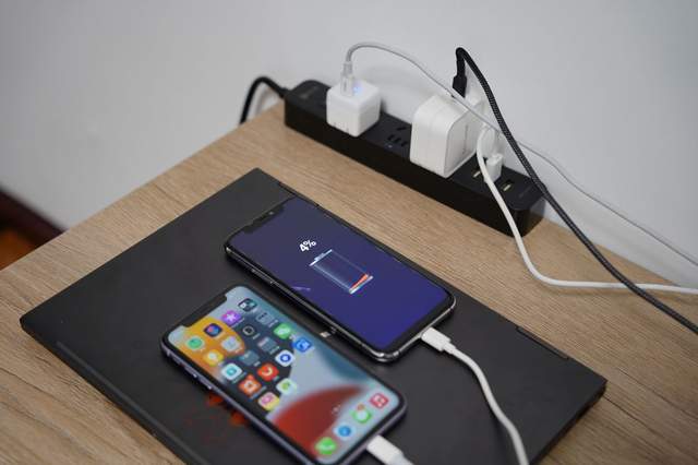 不仅能分孔位单独控制，还能远程开关电脑 这款智能插线板绝了