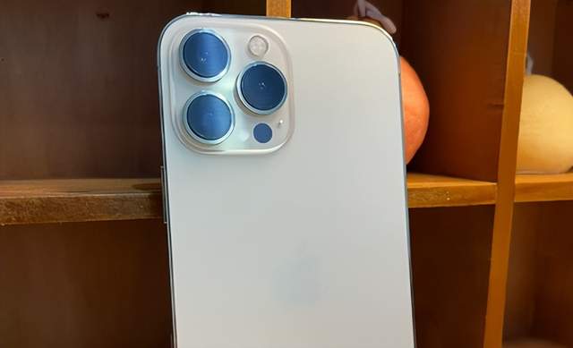 iPhone14 Plus是wifi6传输数据吗？iPhone14 Plus显示亮度是多少
