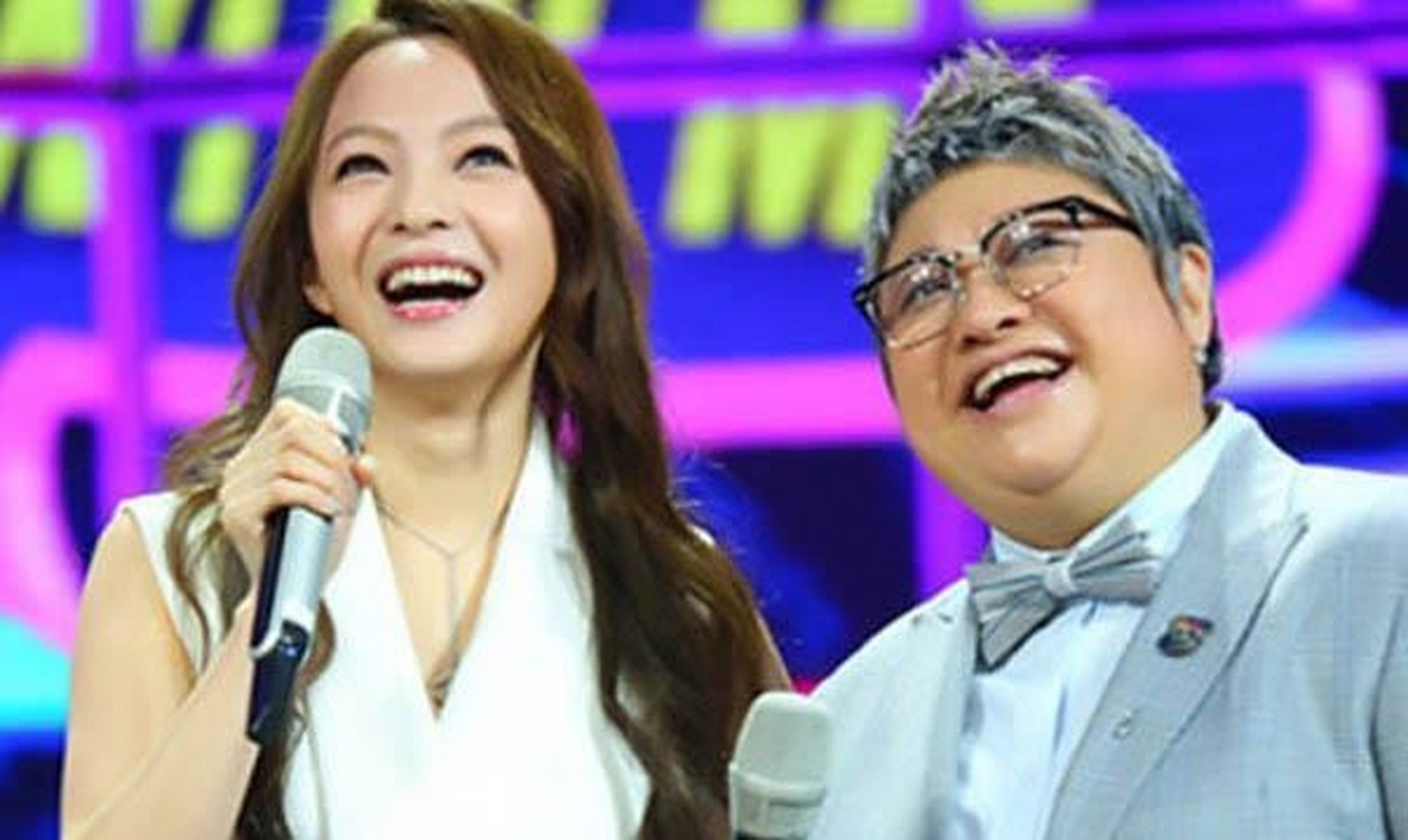 在一次节目上主持人董卿赞美歌手平安高音唱得好怎料韩红当众打脸你个