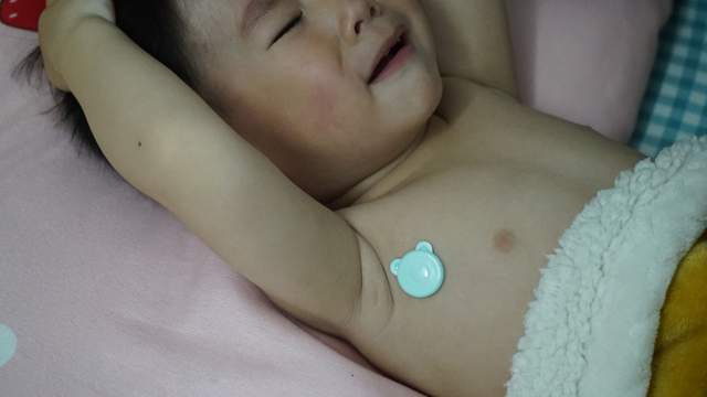 刷芯无线电子体温计，聪明的家长用起来，缓解宝宝发热带来的焦虑