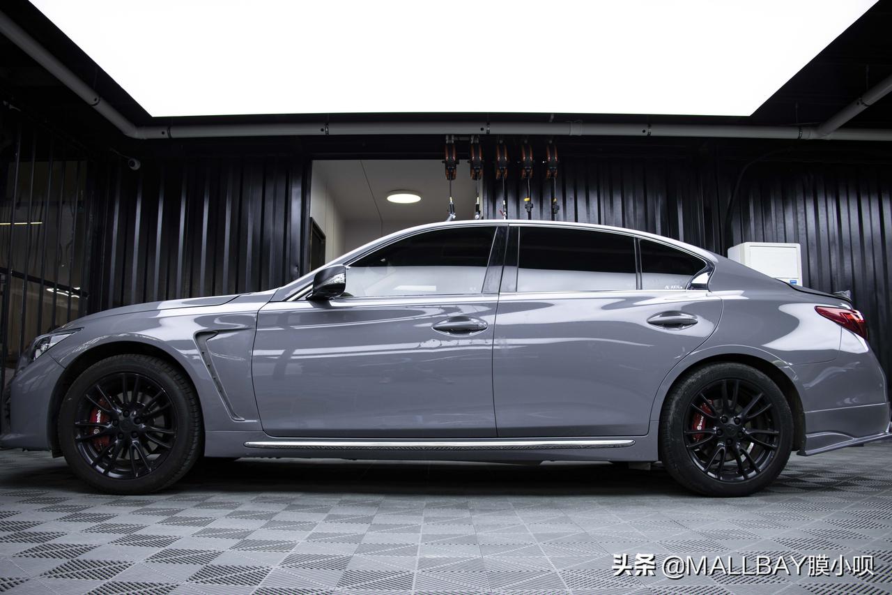 今天要给大家分享的是英菲尼迪q50改色纳多灰案例,作为奥迪r