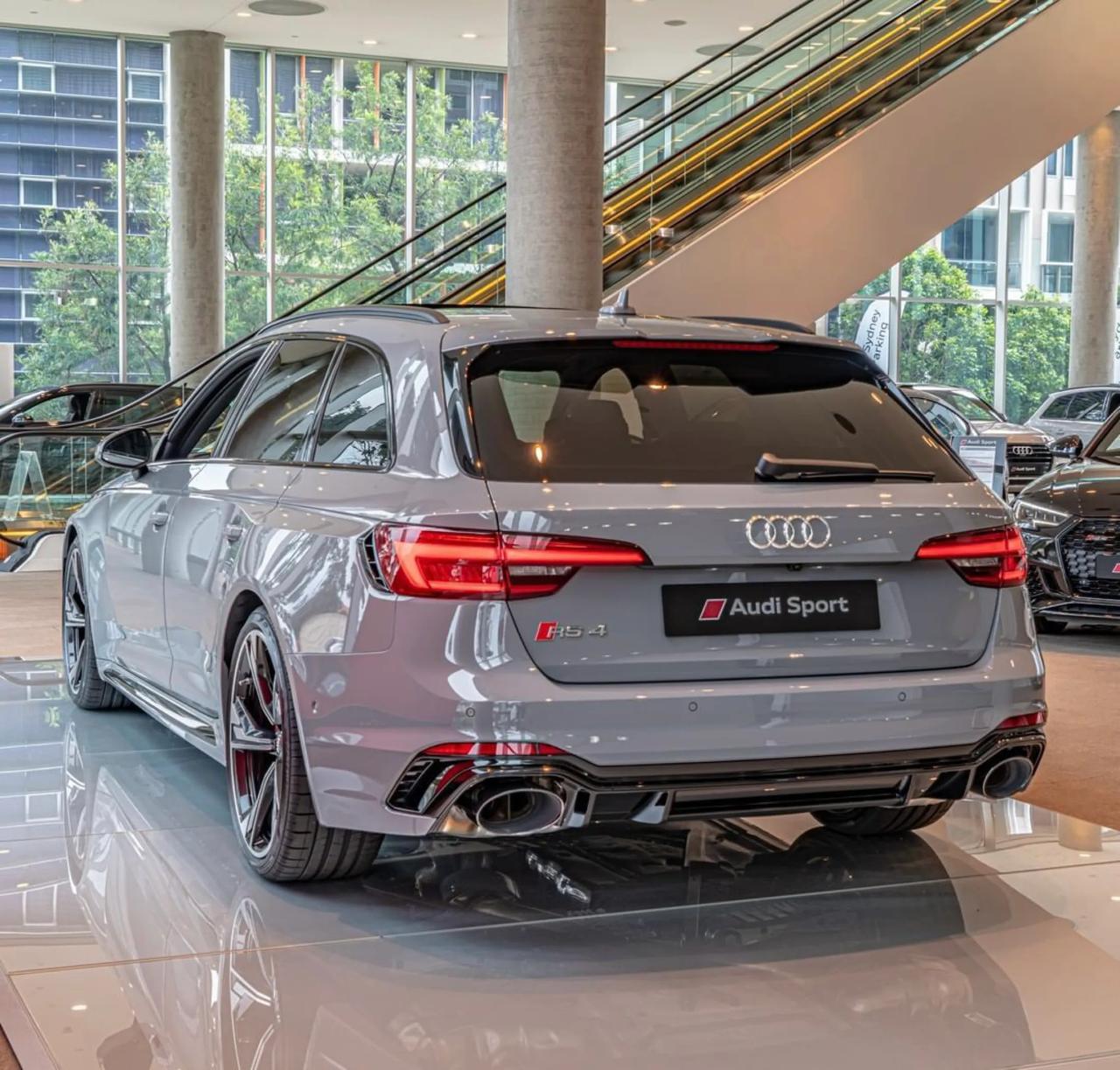 奥迪audirs4avant水泥灰质感