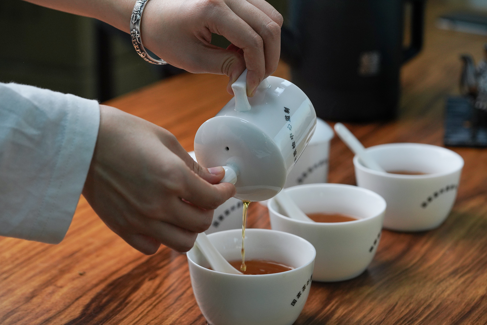 小喜年：为什么平时泡茶不像茶叶审评一样泡5分钟、6分钟再出汤？