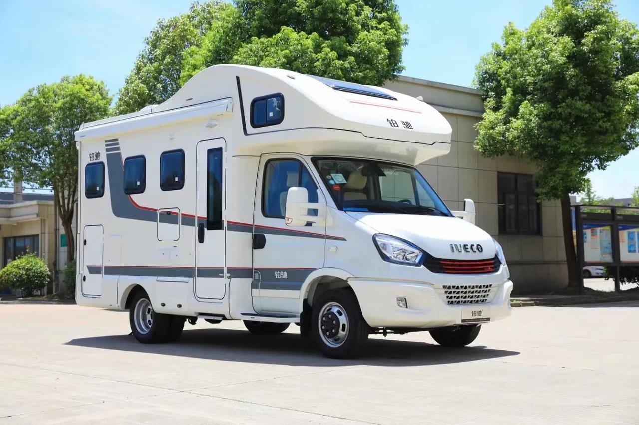 铂驰房车丨旅行家双拓展免漆彩铝板加复合式多明治车身 800