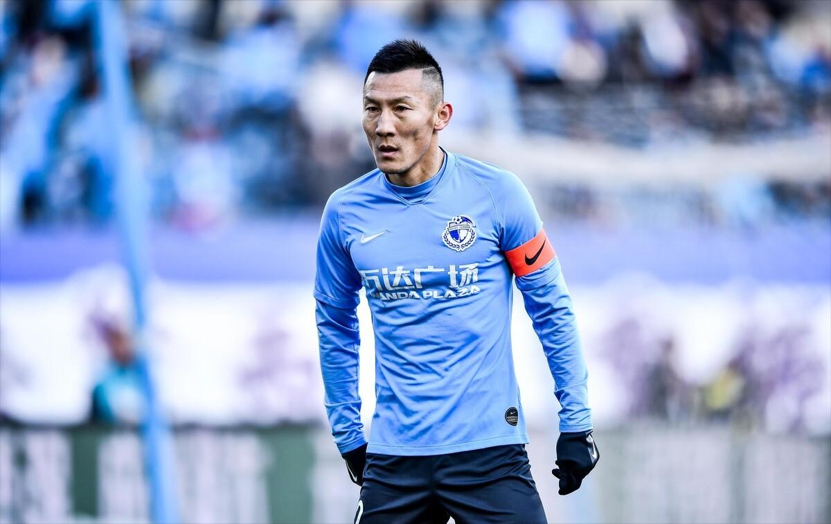 时隔570天周挺复出43岁随大连金石湾征战新赛季中冠