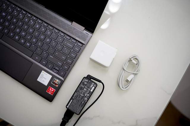 一个充电头就能解决我们所有快充需求 aigo 65W PD快充头上手体验