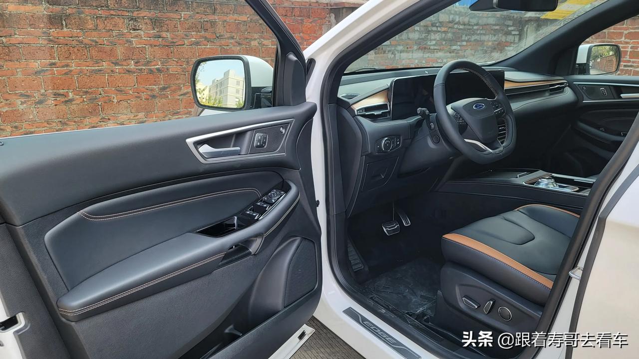 锐界尊锐版的内饰展示大家参考一下