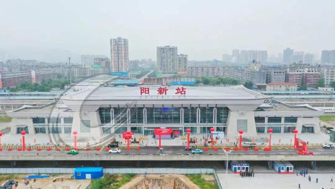 一列由深圳开往武汉高速动车组列车所属铁路局:广州局集团有限