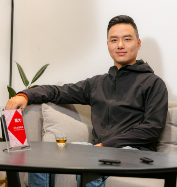 火了20年，扎根簋街卖小龙虾，胡大凭啥？