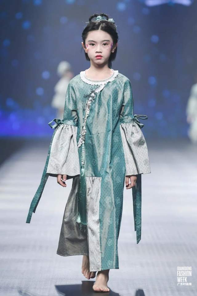 新国风时尚衣生活迦然江南梦华录亮相广东时装周