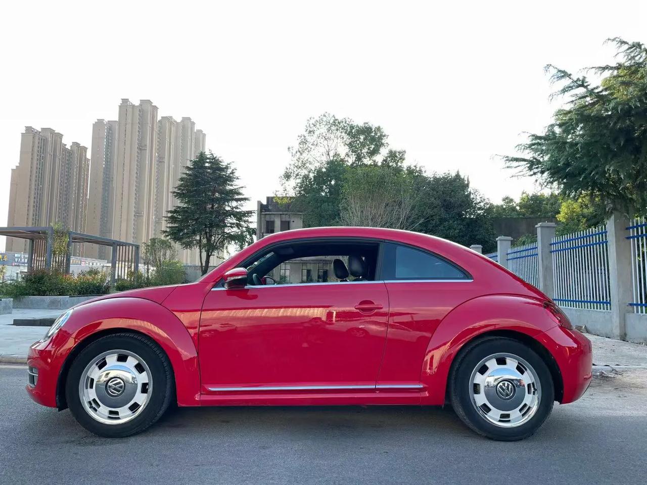 15年进口甲壳虫 180tsi,一手车两万公里,整车如新,大饼轮毂,帅帅气气