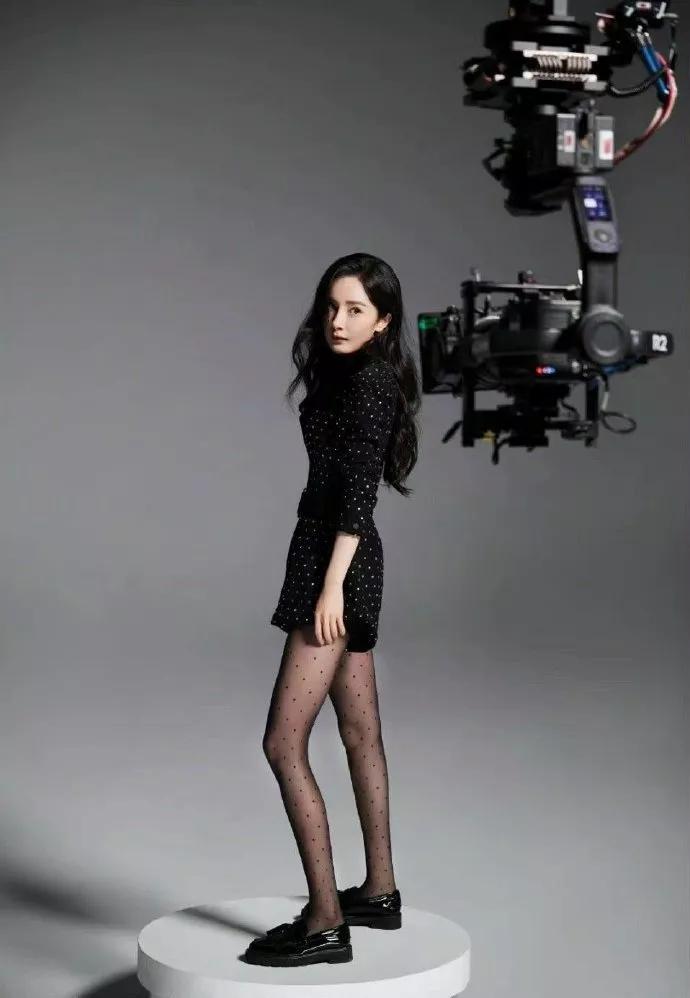 杨幂#calzedonia 2021全新秋冬大片来啦!黑白