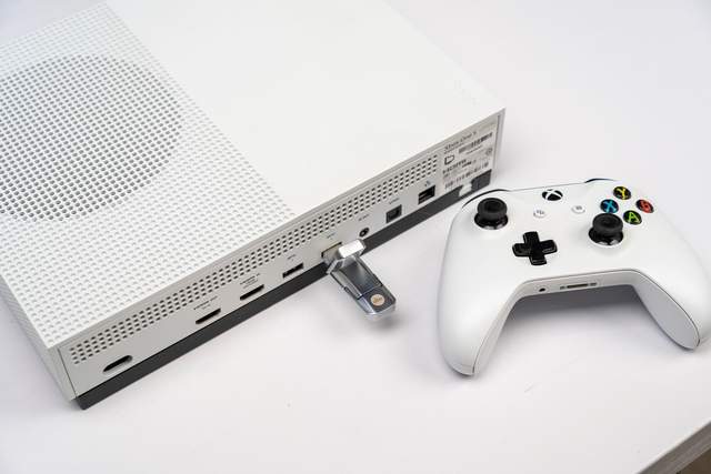 不拆机就能扩容？老款Xbox想要扩容竟如此简单