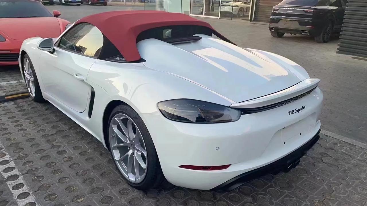 保时捷718spyder 白红,优惠3个点__懂车帝