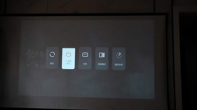 年轻人第一台4K投影仪，Vidda C1与峰米V10，谁能更胜一筹？