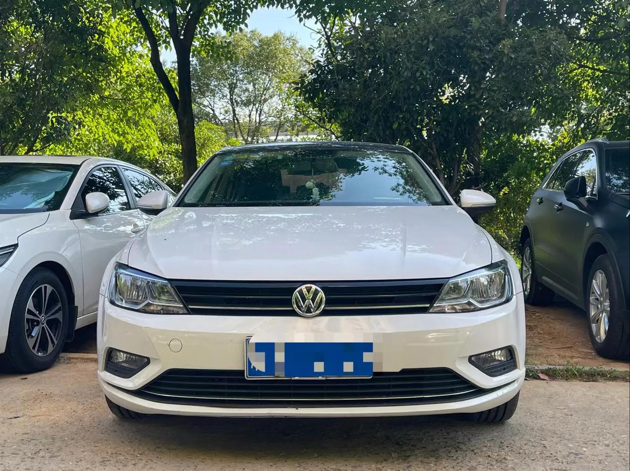 17年大众凌渡14t自动挡高功率舒适版带天窗整车螺丝未动内饰保护完美