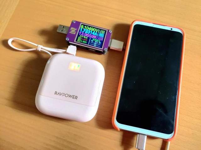 RAVPower自带线充电宝：圆润怡人设计，专为女性用户贴心而打造