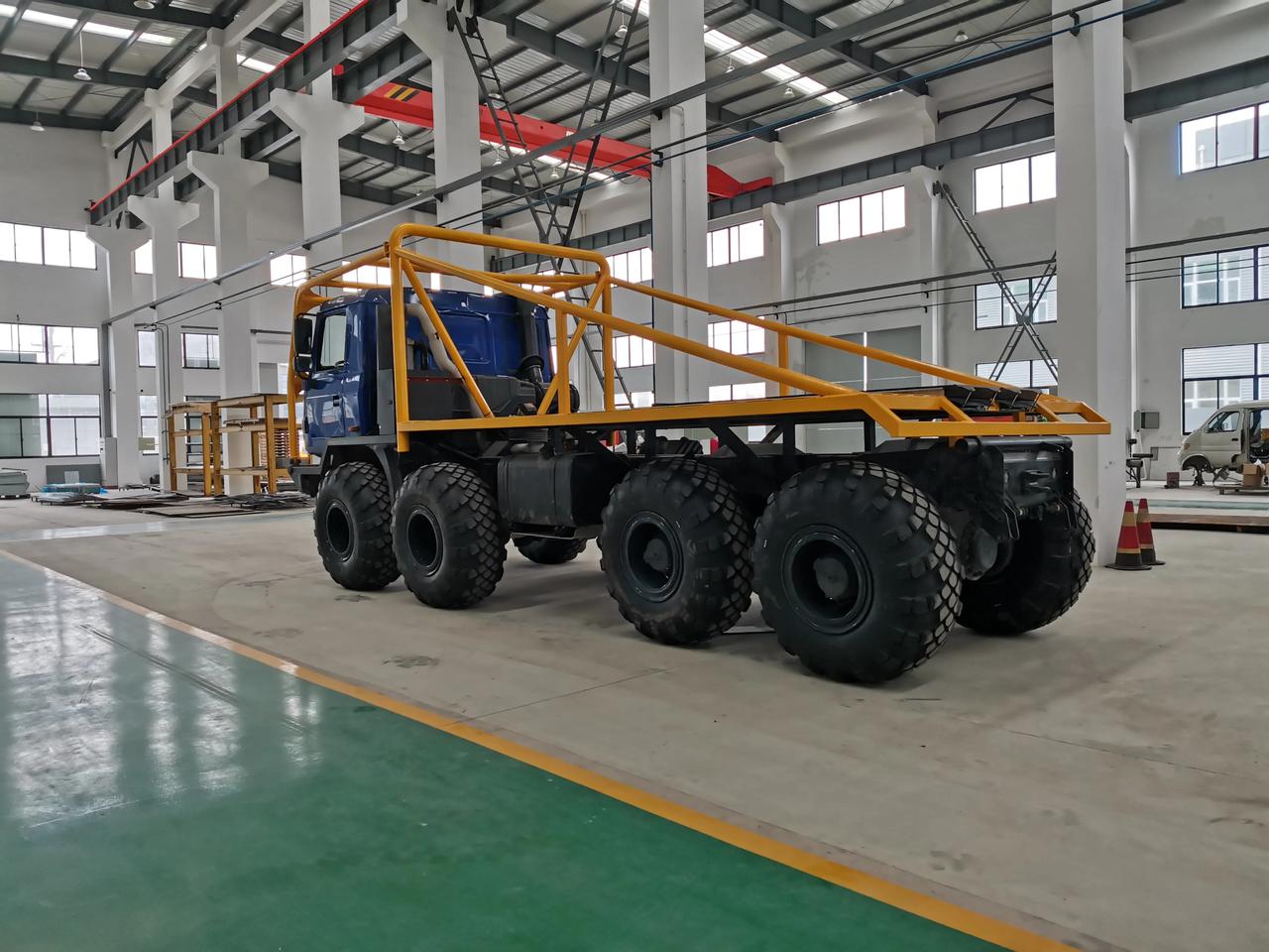 太脱拉短轴八驱前双导轮边减中央充放气台风过后出去溜溜