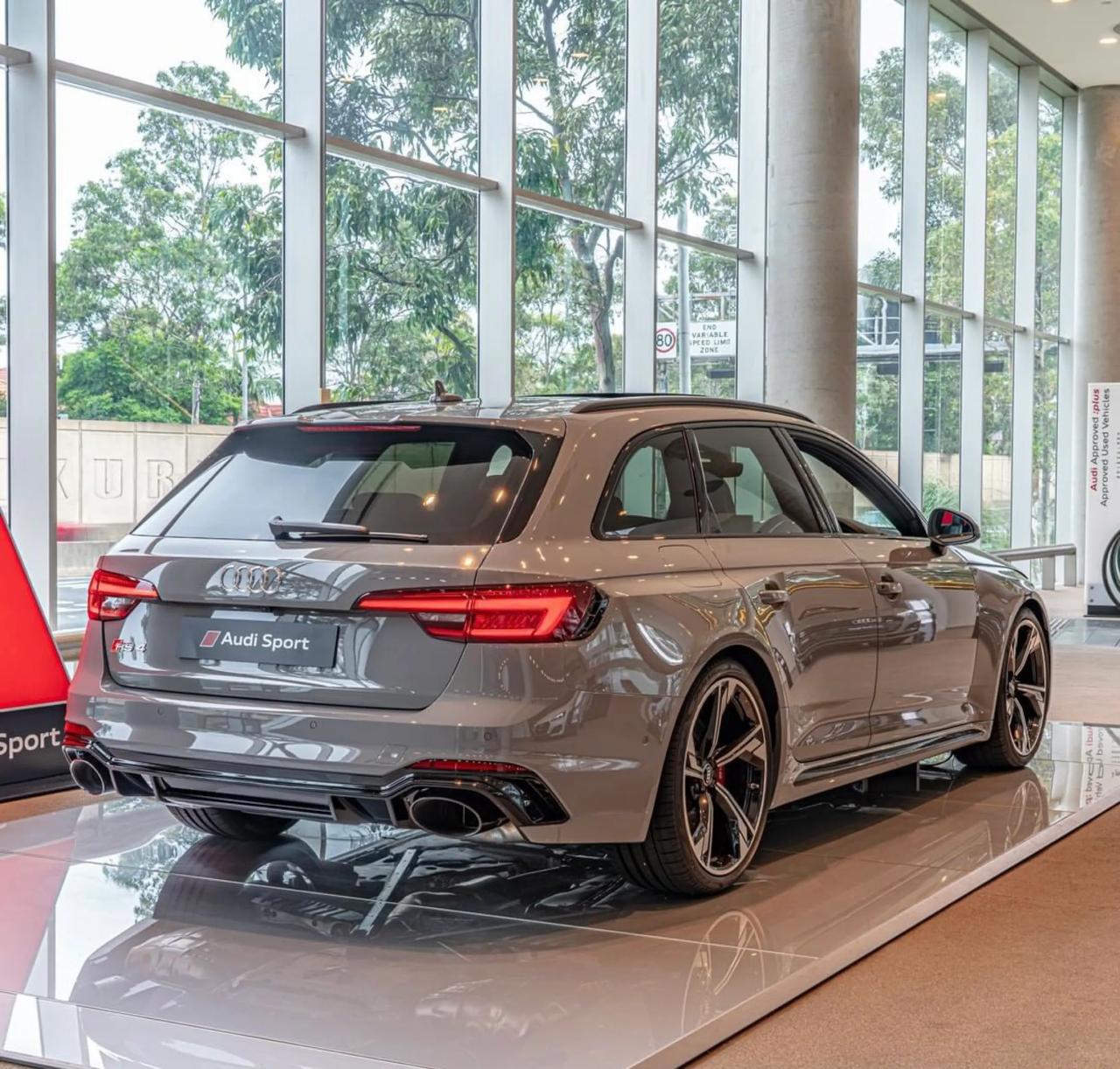 奥迪audirs4avant水泥灰质感