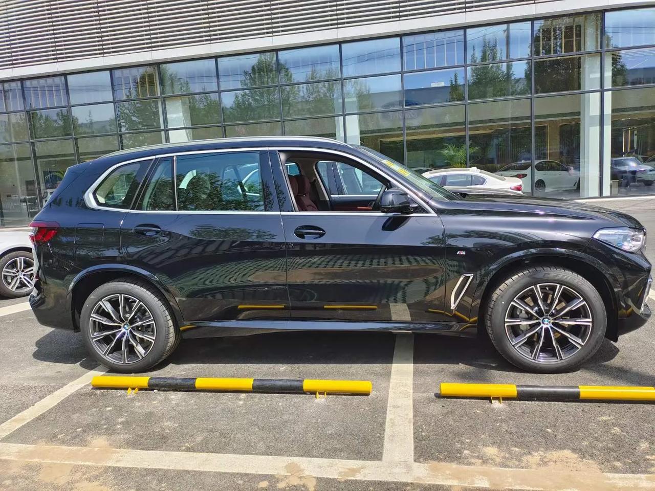 国产宝马x5到店实拍图