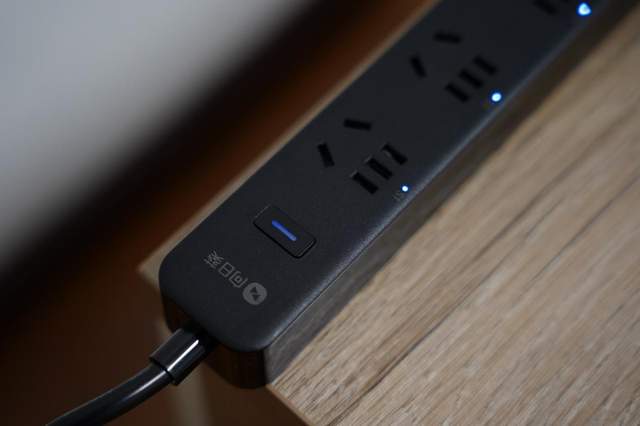 不仅能分孔位单独控制，还能远程开关电脑 这款智能插线板绝了