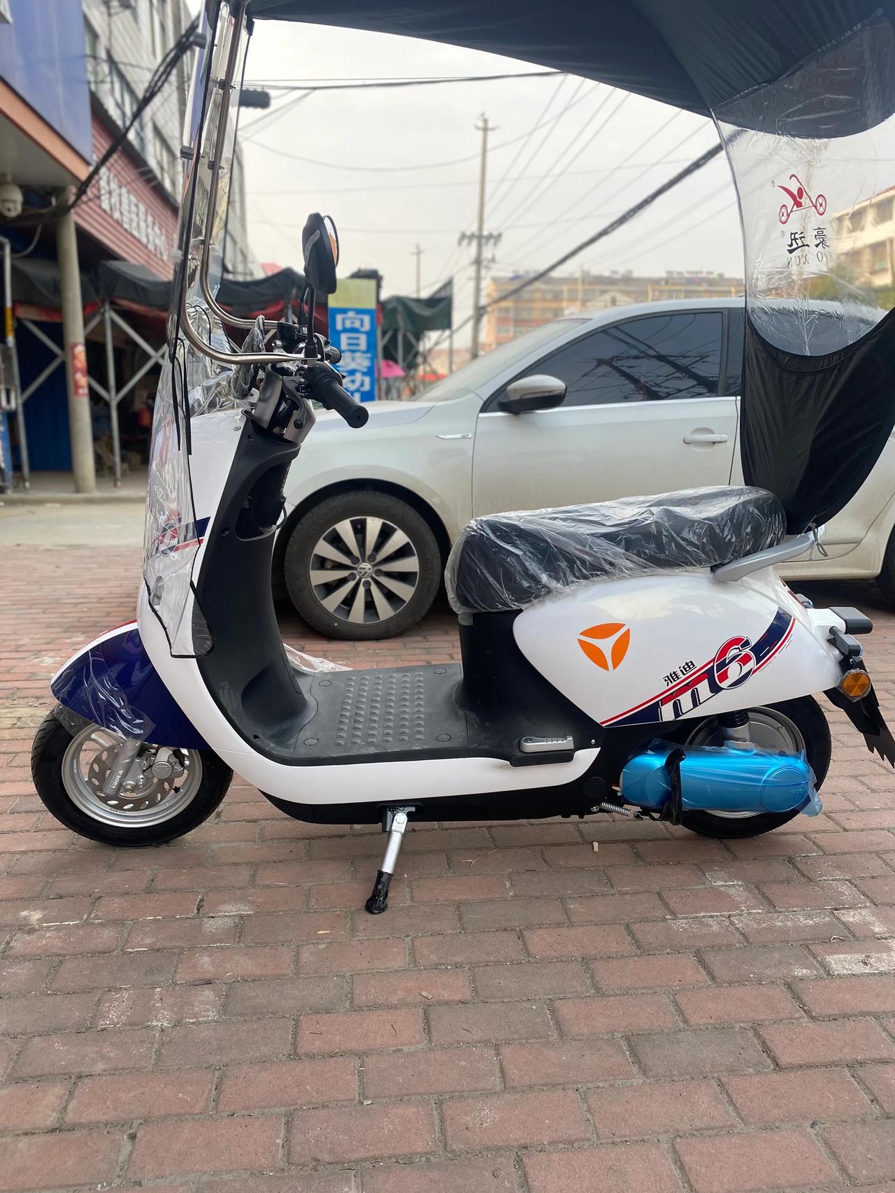 前几天更换了新的电动车,雅迪冠能领跑m6,石墨烯电池续航能力