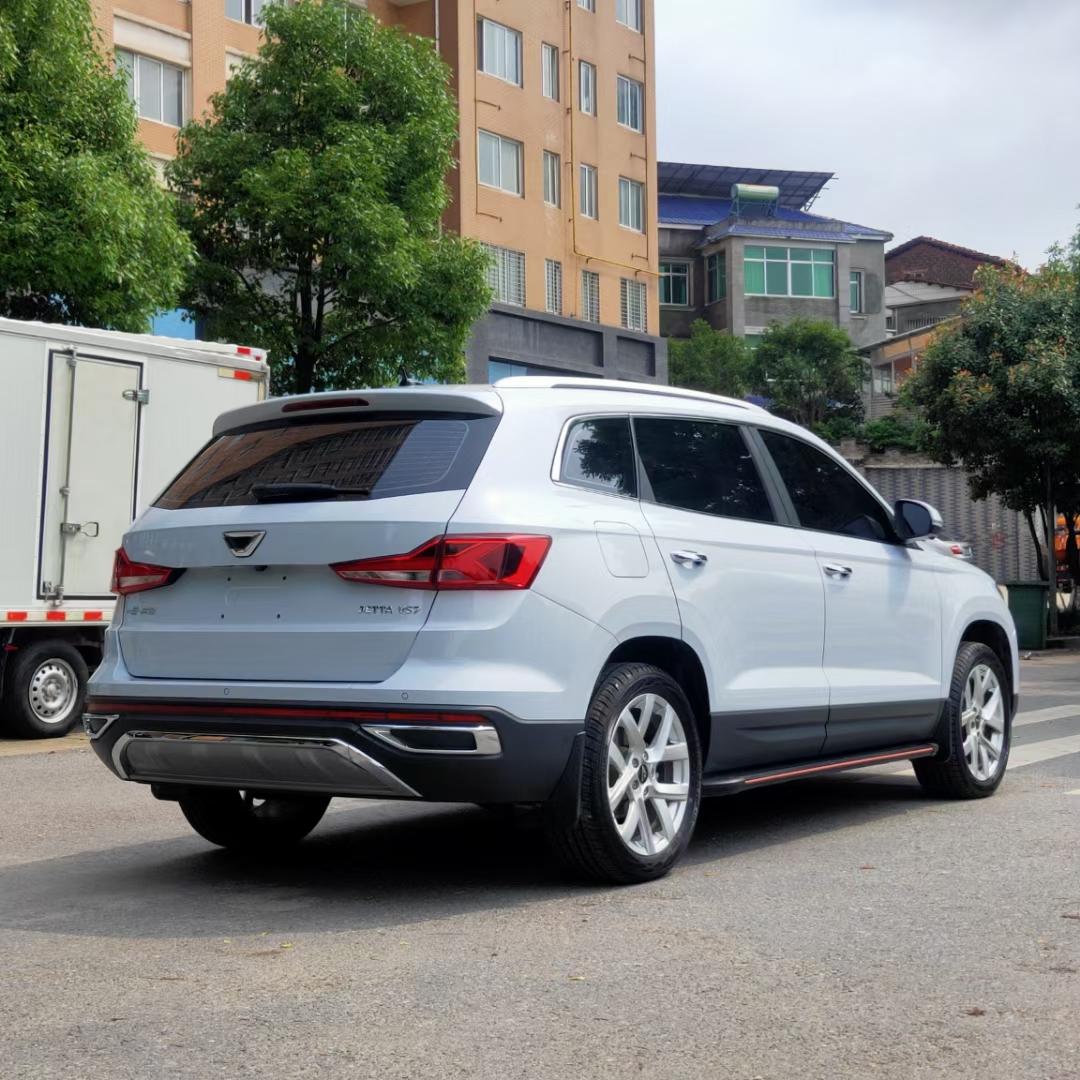 最新到店上牌不到一年的捷达vs7最美白色指导价126800的那款加装电尾