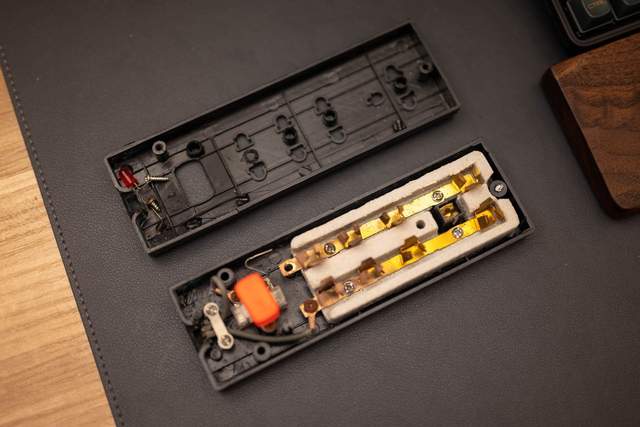 20多元的插排做工到底如何，aigo插线板AC0404拆解