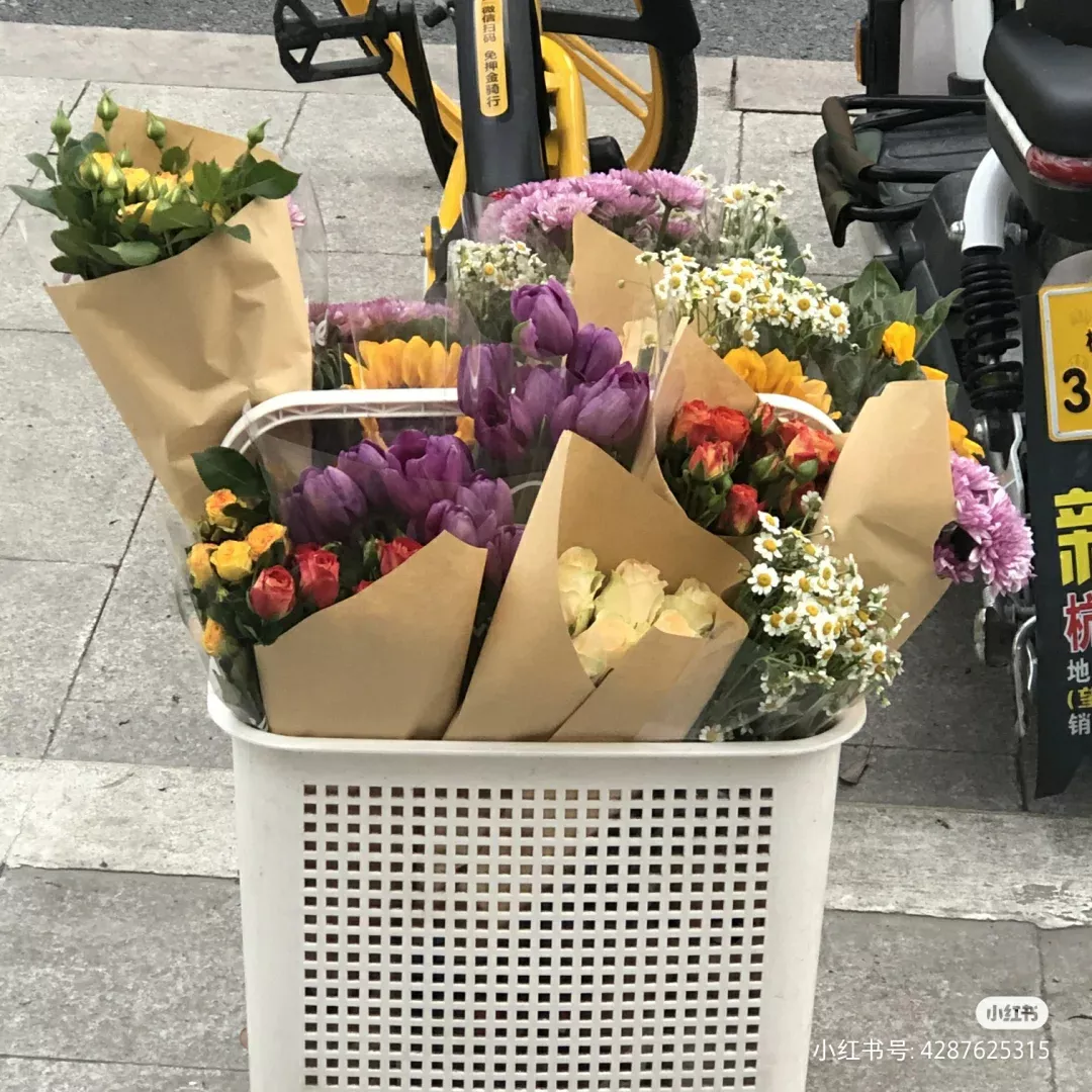 摆摊9.9卖花赚钱不