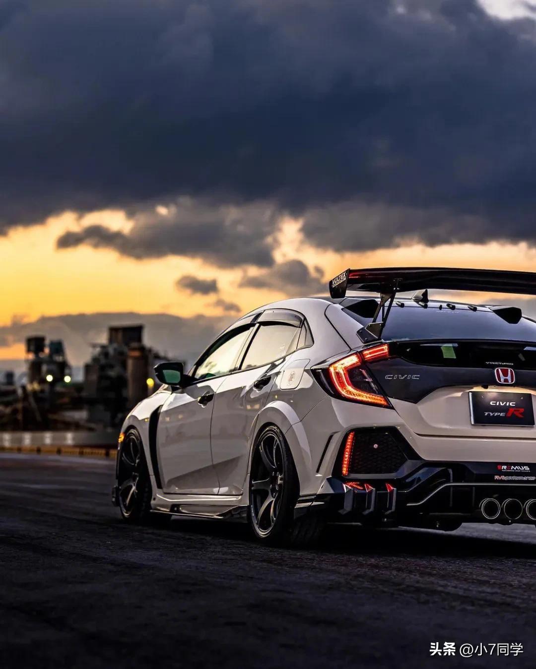 本田思域type r fk8 实力多强不重要,姿态要到位_懂车帝