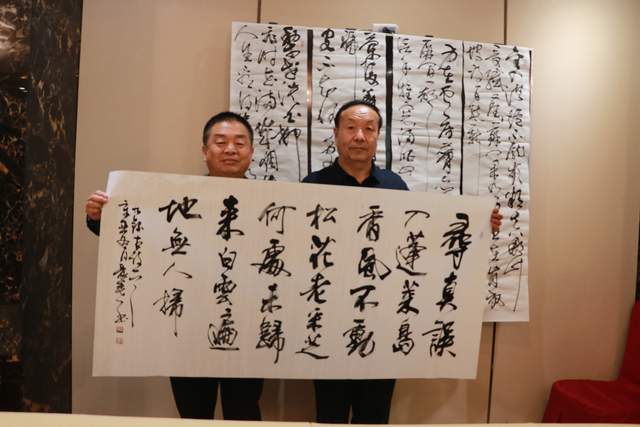 平凉资深书画家走进企业挥毫泼墨开展联谊活动在红泉酒店举行