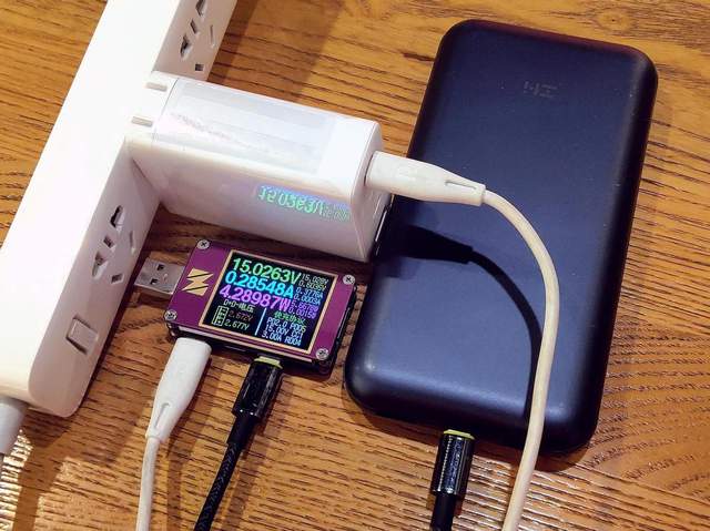 年终好物推荐：一个顶多个，ORICO 100W氮化镓充电器上手实测