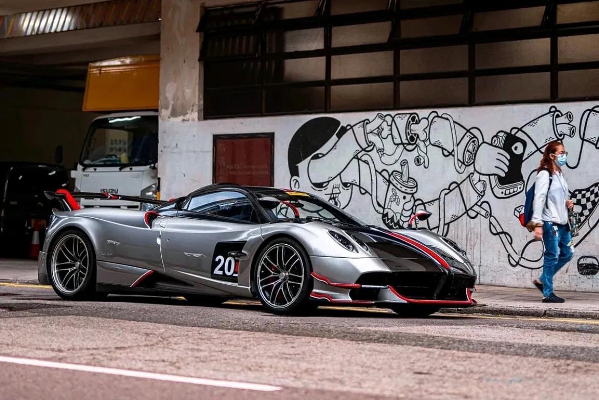 一台所有男生都喜欢的超跑帕加尼huayra风之子