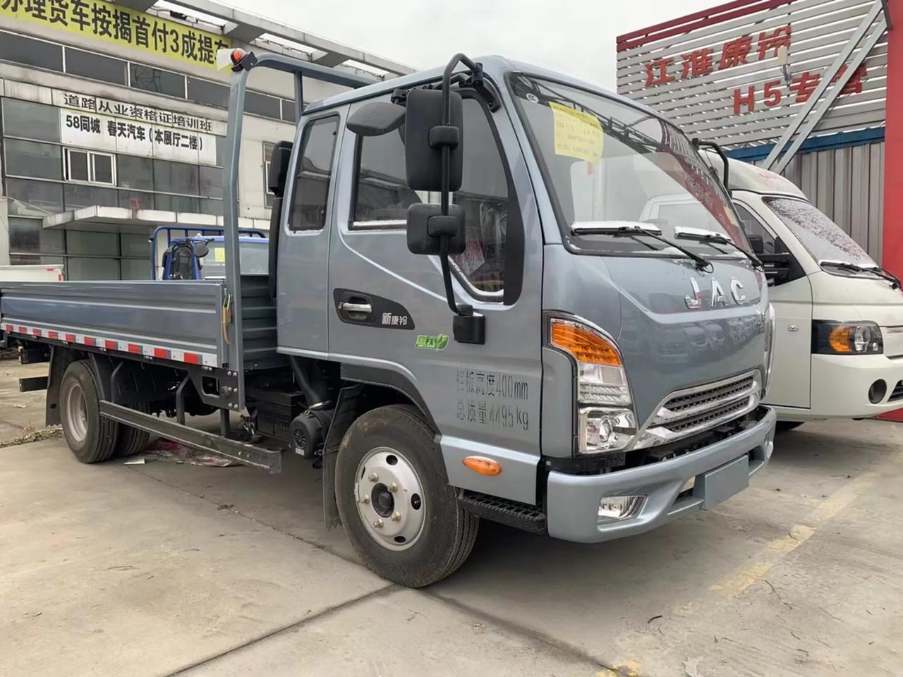 康铃j5星空灰色全柴q23发动机132马力