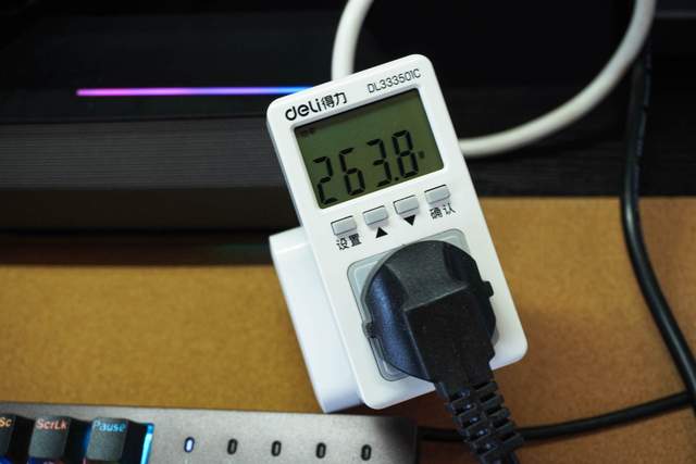 白装机三件套由艾湃电竞盖亚GAIA引领，白机箱焕发靓丽色彩