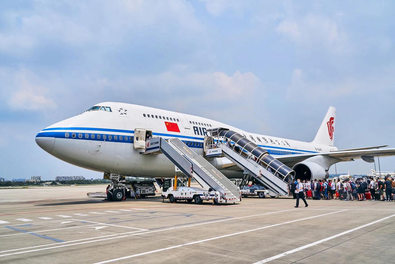 从成都双流机场回北京,第一次乘坐波音747-400双层飞机
