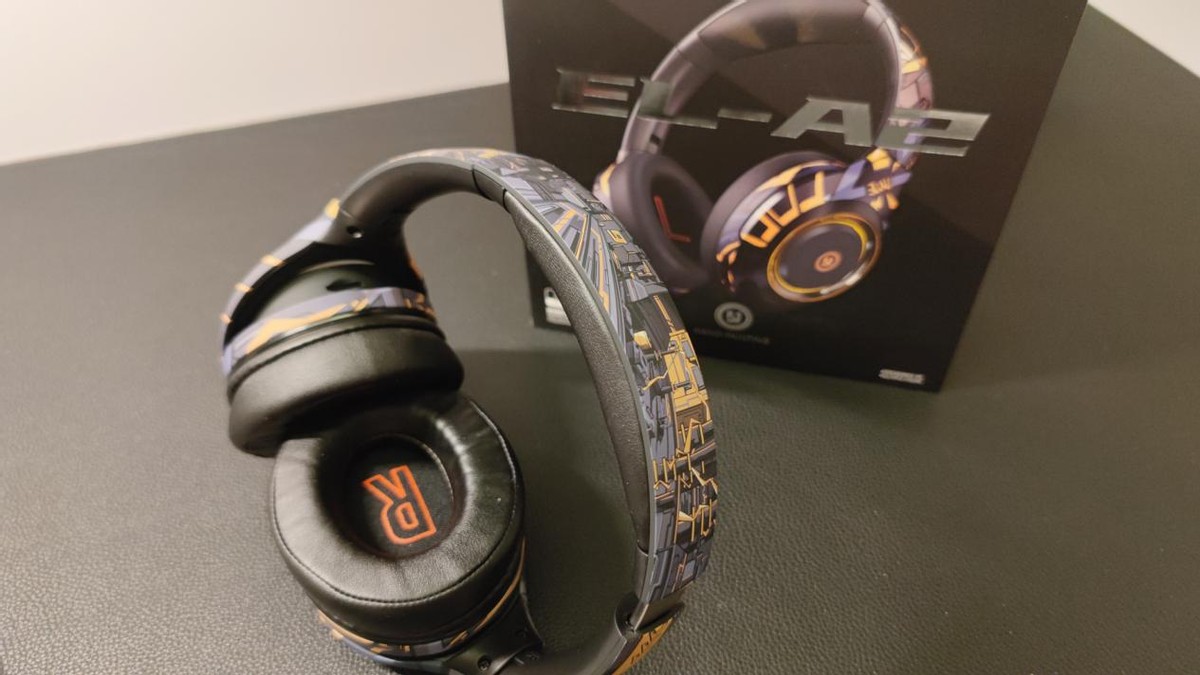 颜值超高而且可便携折叠的高保真深海之声蓝牙耳机