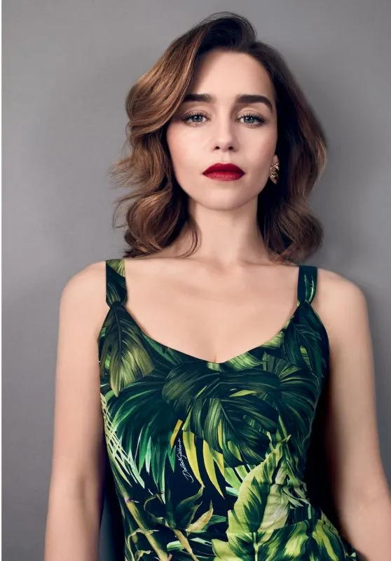 龙妈艾米莉亚·克拉克(Emilia Clarke),美式的热情奔放与英伦的高贵优雅 - 懂杯帝评测网